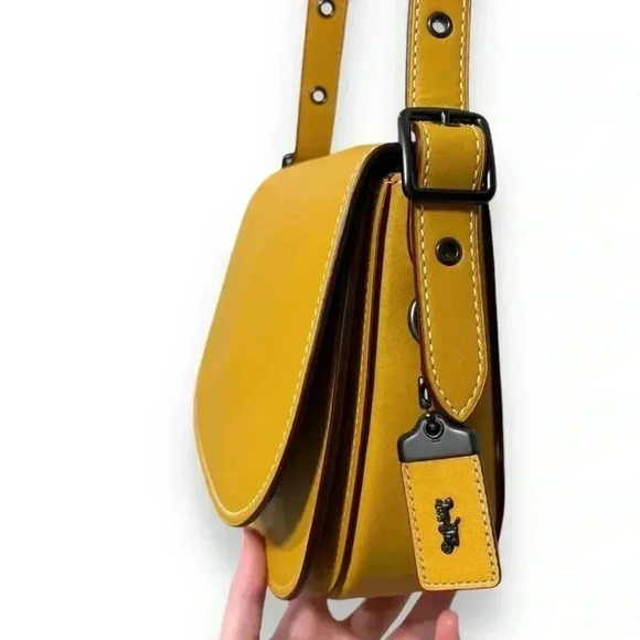 NWOT Coach Saddle 23 Bag Glovetanned Leather Crossbody in Flax Mustard Yellow - Picture 7 of 15